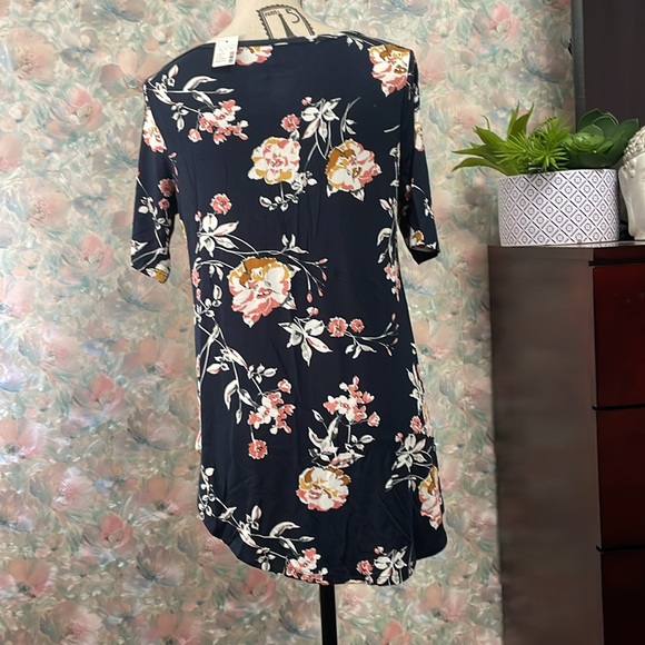 NWT Maurice TShirt - Picture 2 of 4